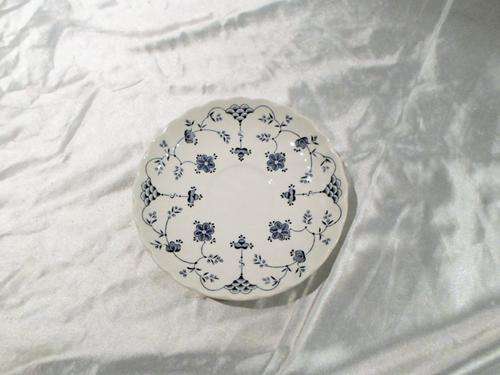 Myott Finlandia porcelain  saucer - quite nice - Bid now !!